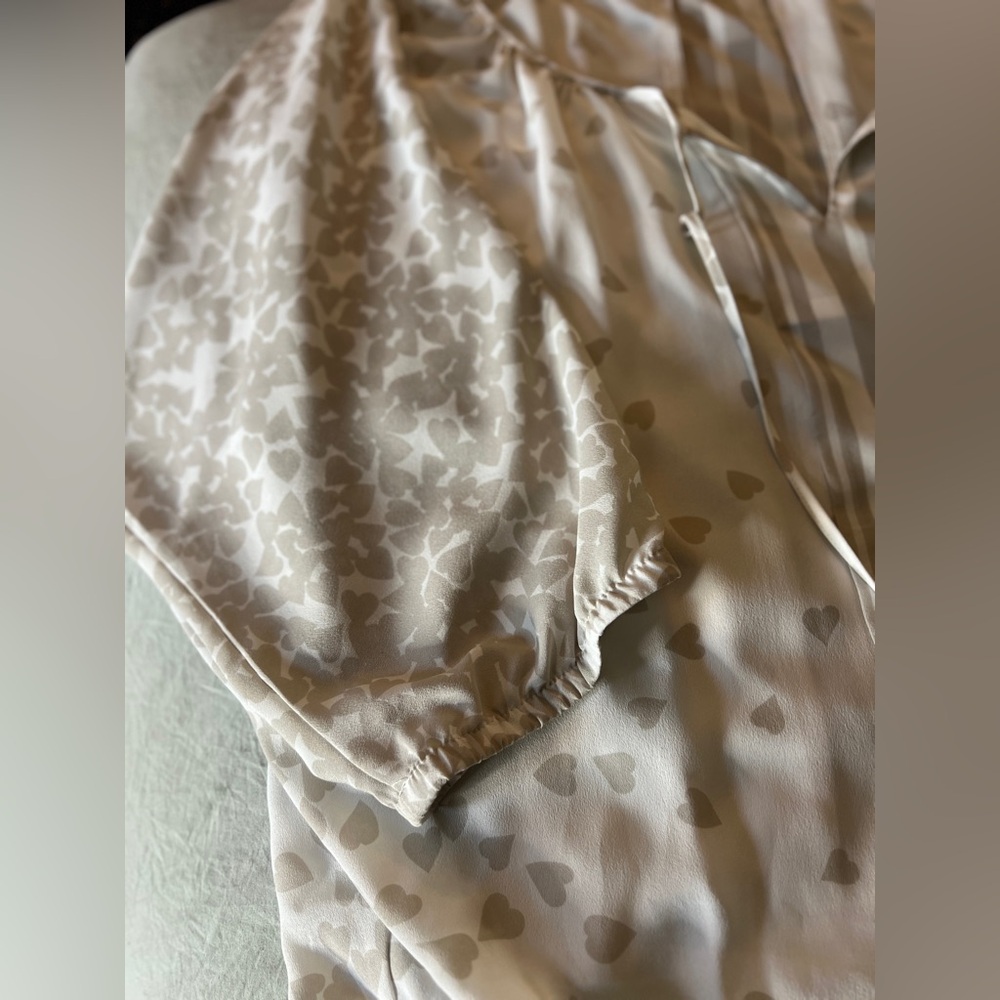 Large Heart Pattern Blouse - Picture 3 of 7